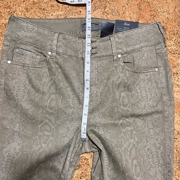 Torrid Jegging Skinny Super Soft High-Rise Jeans In Python Tan NWT Sz 16R - Picture 14 of 14
